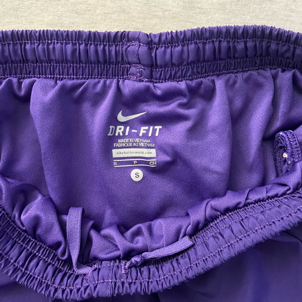 NIKE women’s tempo shorts - Picture 3 of 3